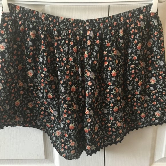 American Eagle Pull-on Shorts - Picture 2 of 5